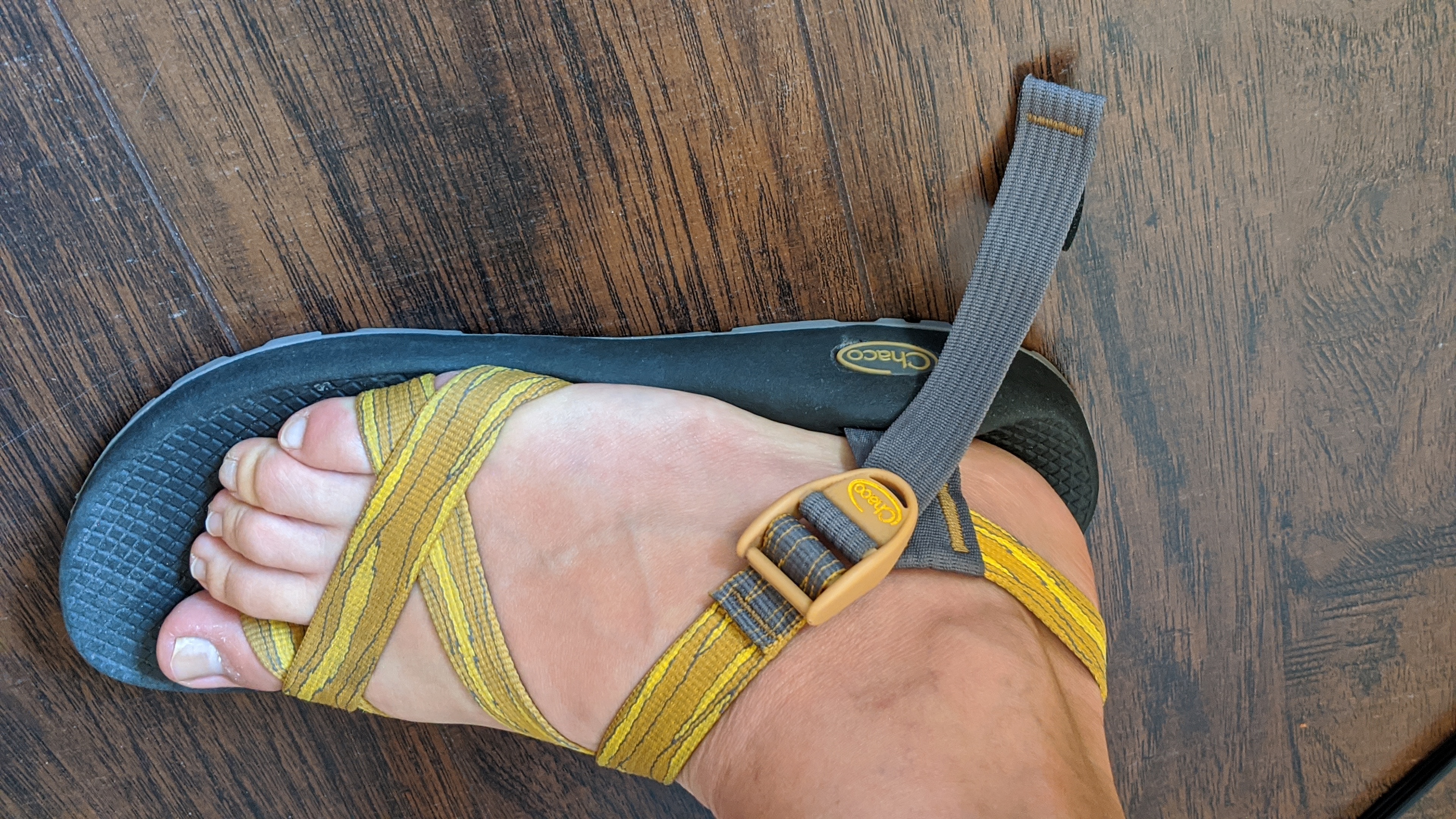 chaco toe strap keeps tightening